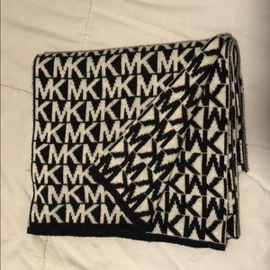 Micheal kors reversible scarf